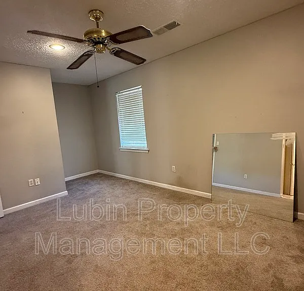 72 N McLean Blvd — Photo 8