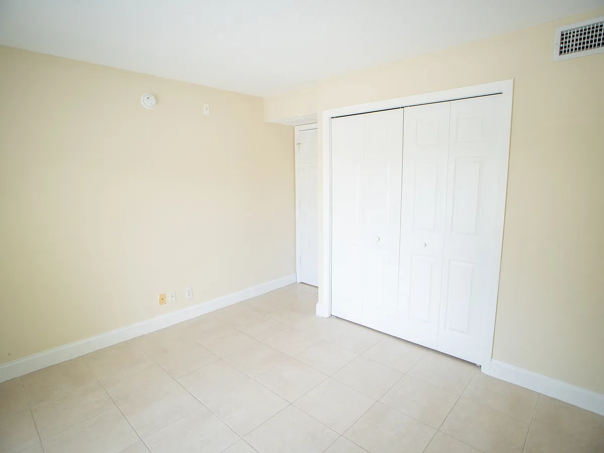 Building Photo - 4820 Cherry Rd #4820