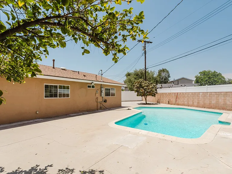 9540 Debra Ave — Photo 49