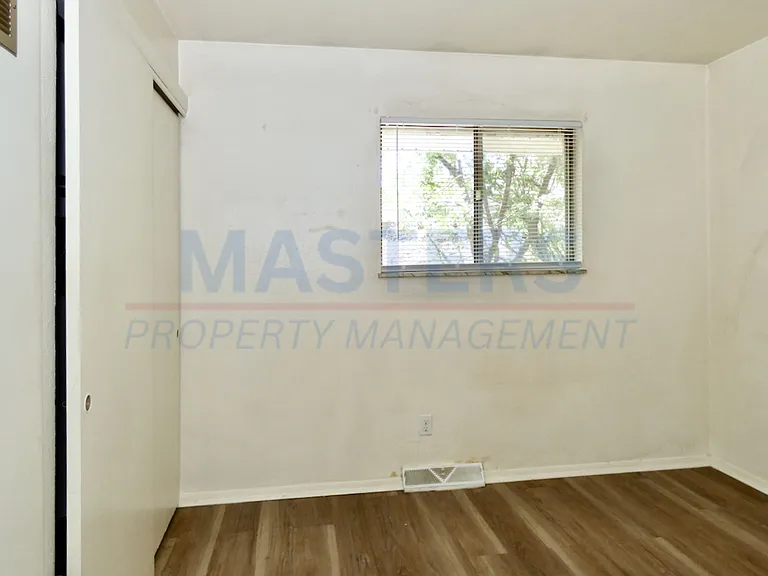 5765 Steffens Ave — Photo 14