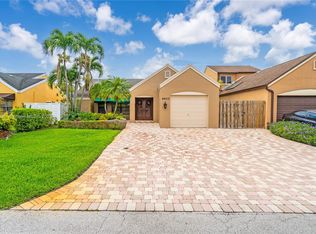 8053 NW 191st St, Hialeah, FL 33015