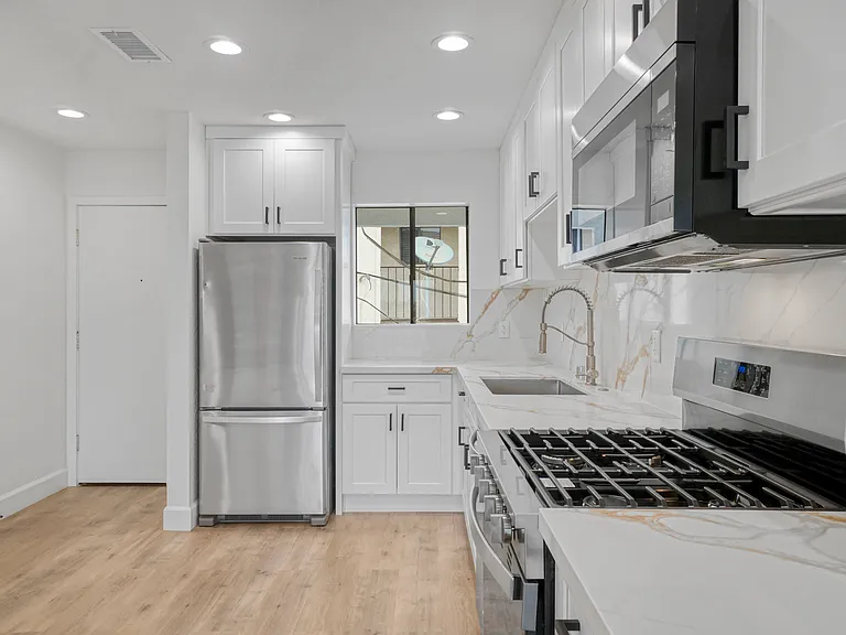 1410 Coronado Ave #8 — Photo 20