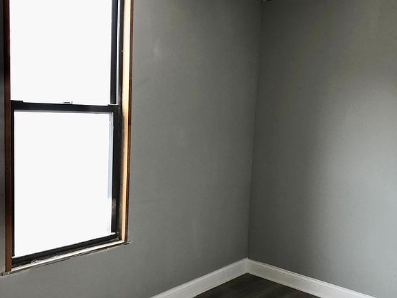 4th image of 2147 W Dickens Ave #3