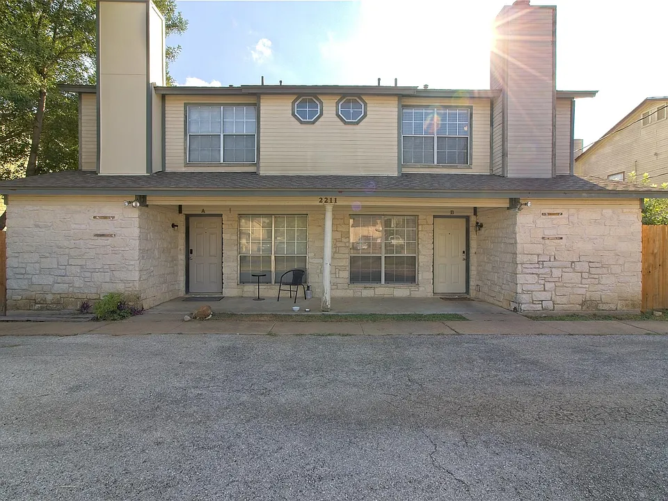2211 Creekside Ln #B