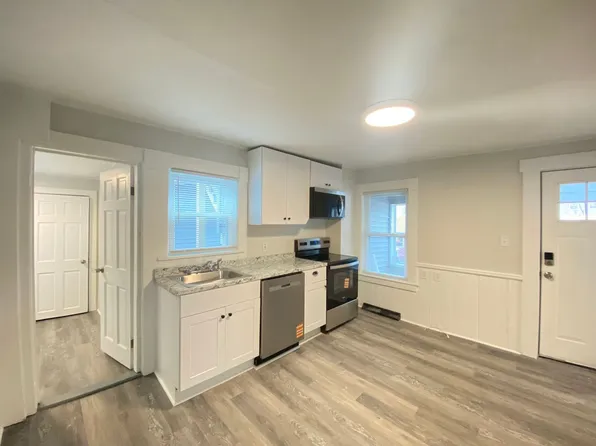 8 Parkinson Ct, Nashua, NH 03060