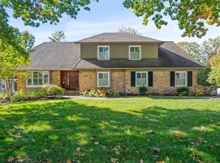 8204 Cherokee Cir, Leawood, KS 66206
