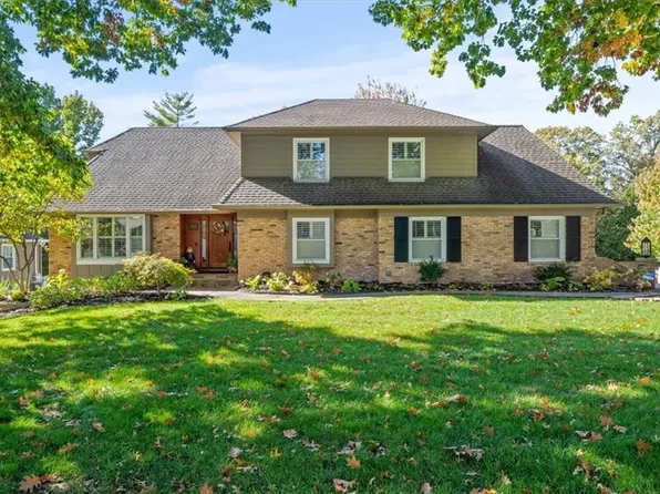 8204 Cherokee Cir, Leawood, KS 66206