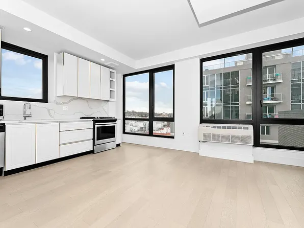 635 Fourth Avenue 1005 image 1 of 12