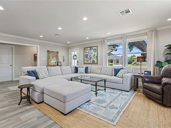 3rd image of 165 Hibiscus Pl