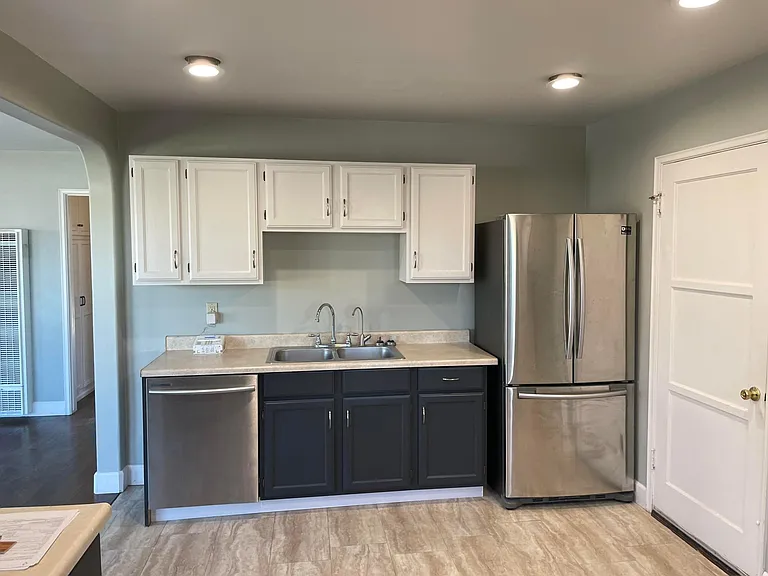 2875 Baily Ave — Photo 7