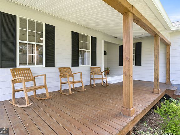 3rd image of 123 Mathews Rd