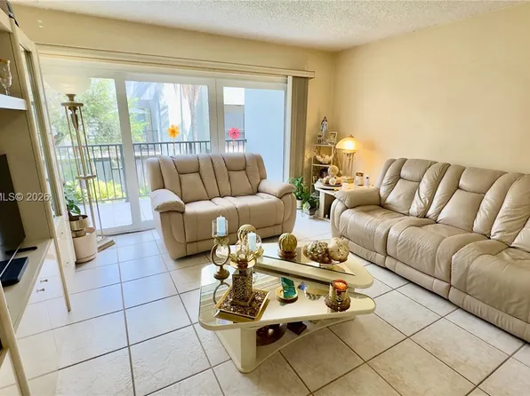 30 NW 87th Ave APT C219, Miami, FL 33172