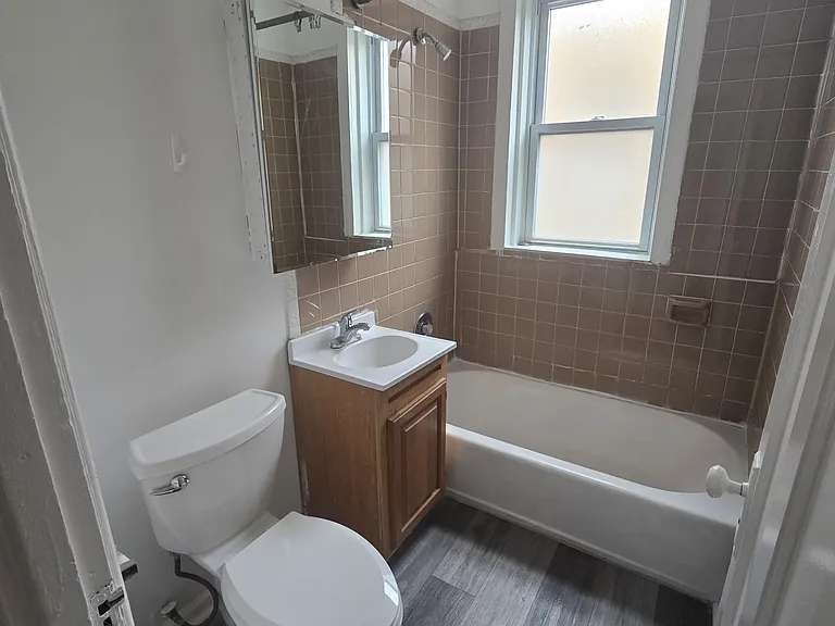 2206 S Marshall Blvd #3A — Photo 9