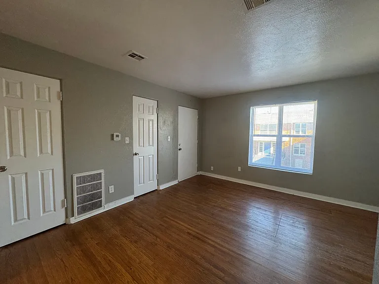 2030 NW 25th St #17 — Photo 5