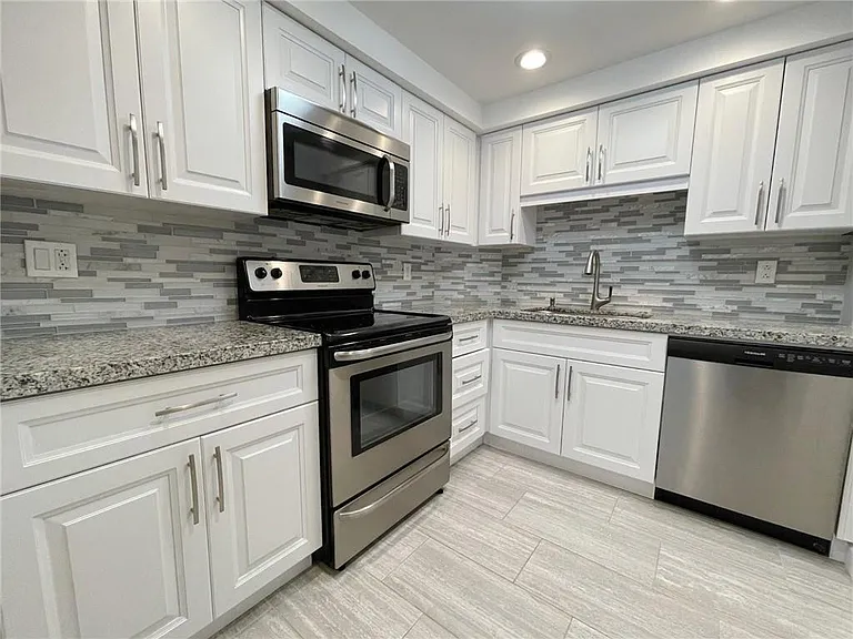 9 NE 19th Ct — Photo 1