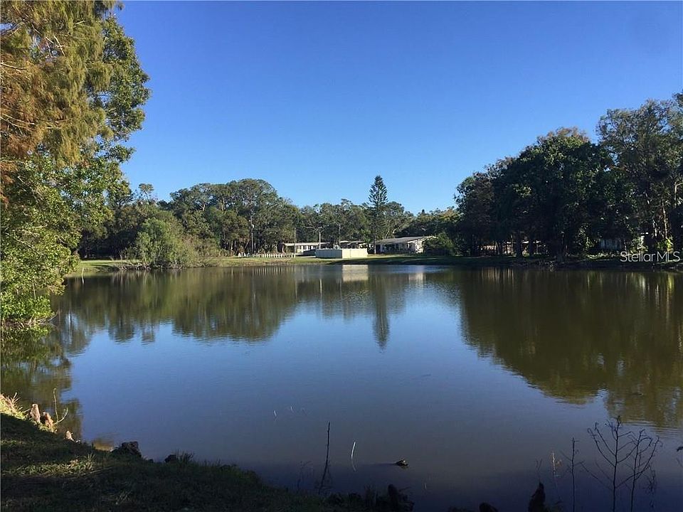2nd image of 558 Clearwater Largo Rd N APT 3