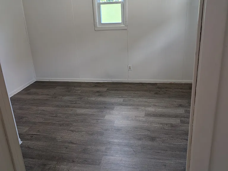 850 E 8th St — Photo 10