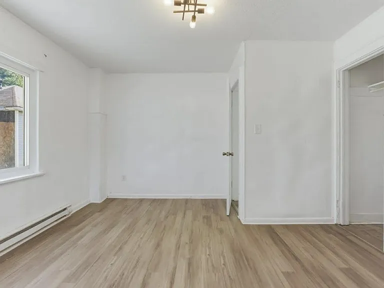 109 1/2 Fairlawn Ave — Photo 6
