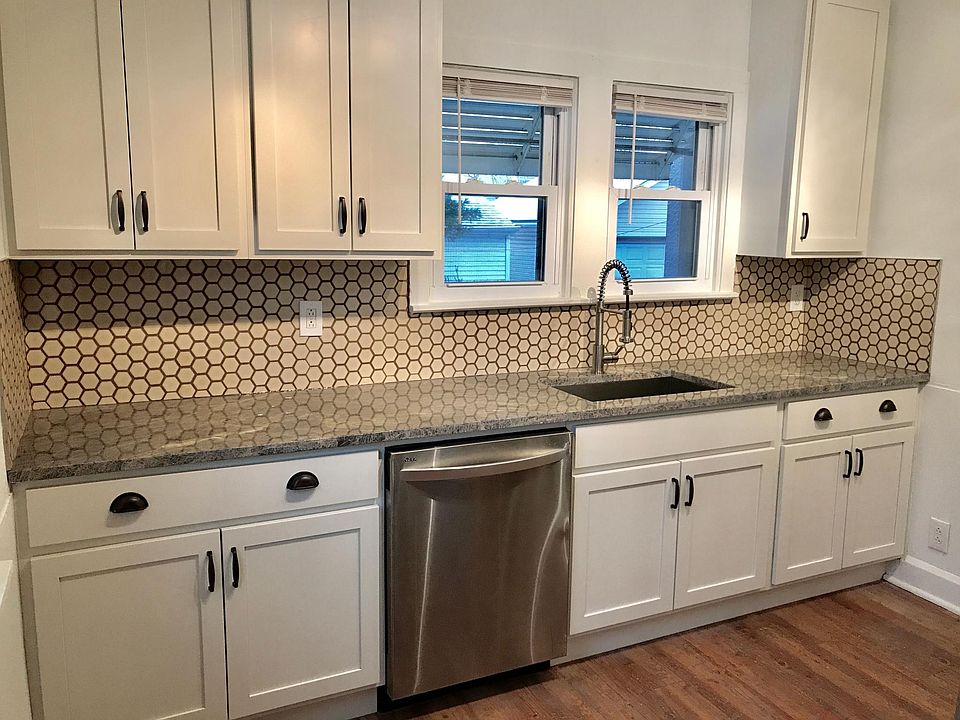 Brand New Renovated Kitchen!