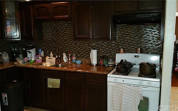 4th image of 643 W 43rd Pl