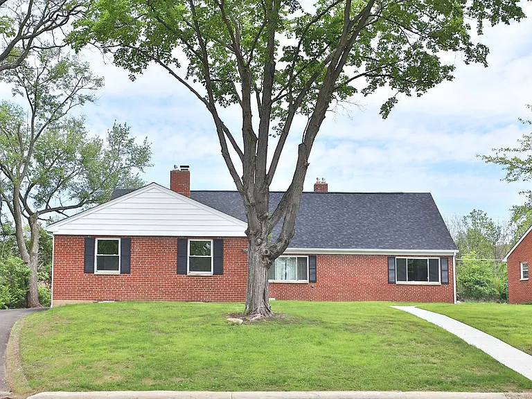 154 Fairway Dr — Photo 1