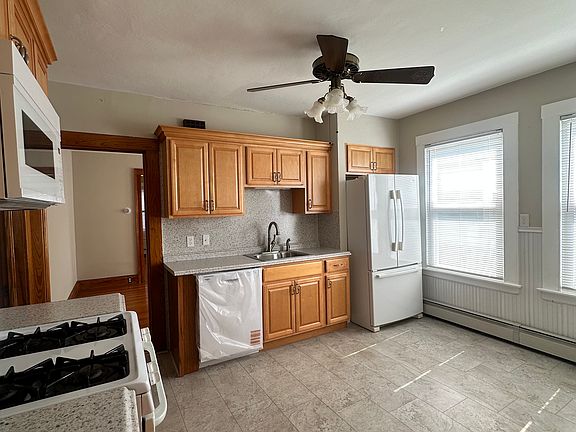 4th image of 73 Brooklawn St #1