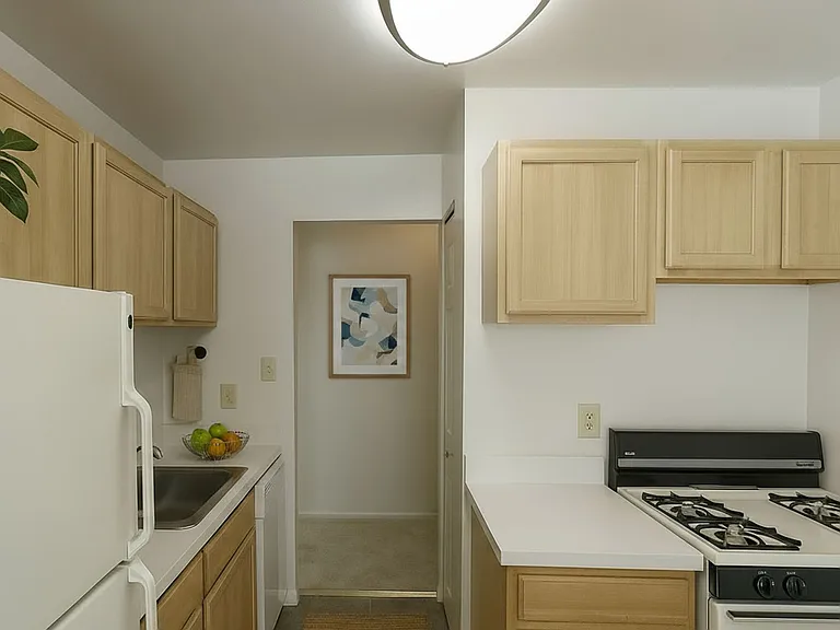 Lee Square Apartments — Photo 14