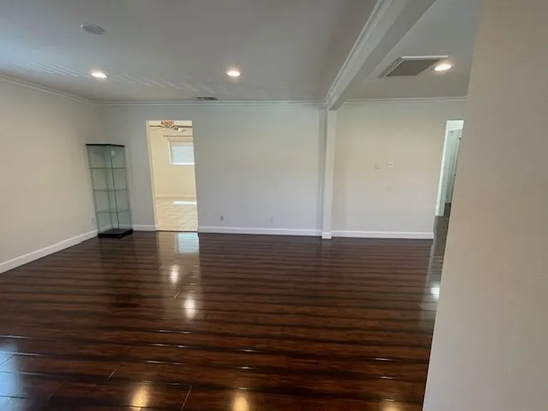 10539 Tinker Ave — Photo 15