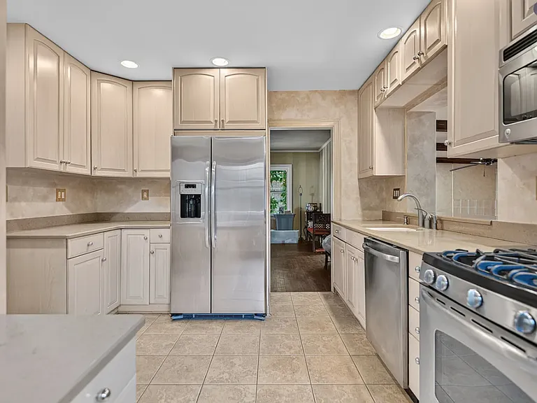 208 Robert Ave #1 — Photo 12