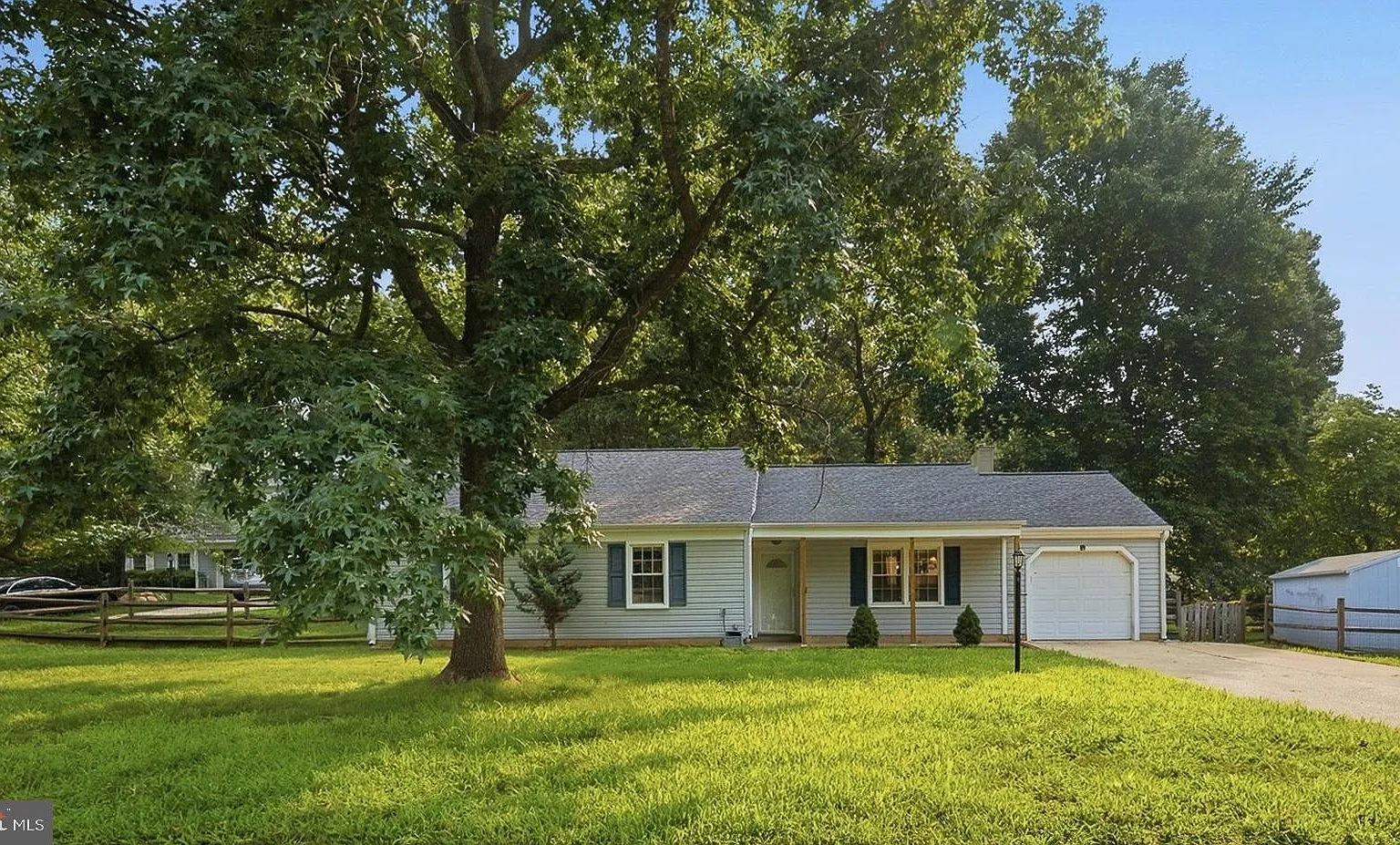 3 bed, 2.0 bath, 1572 sqft, $2,800 — Photo 2
