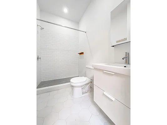 Rented by MySpaceNYC | media 20