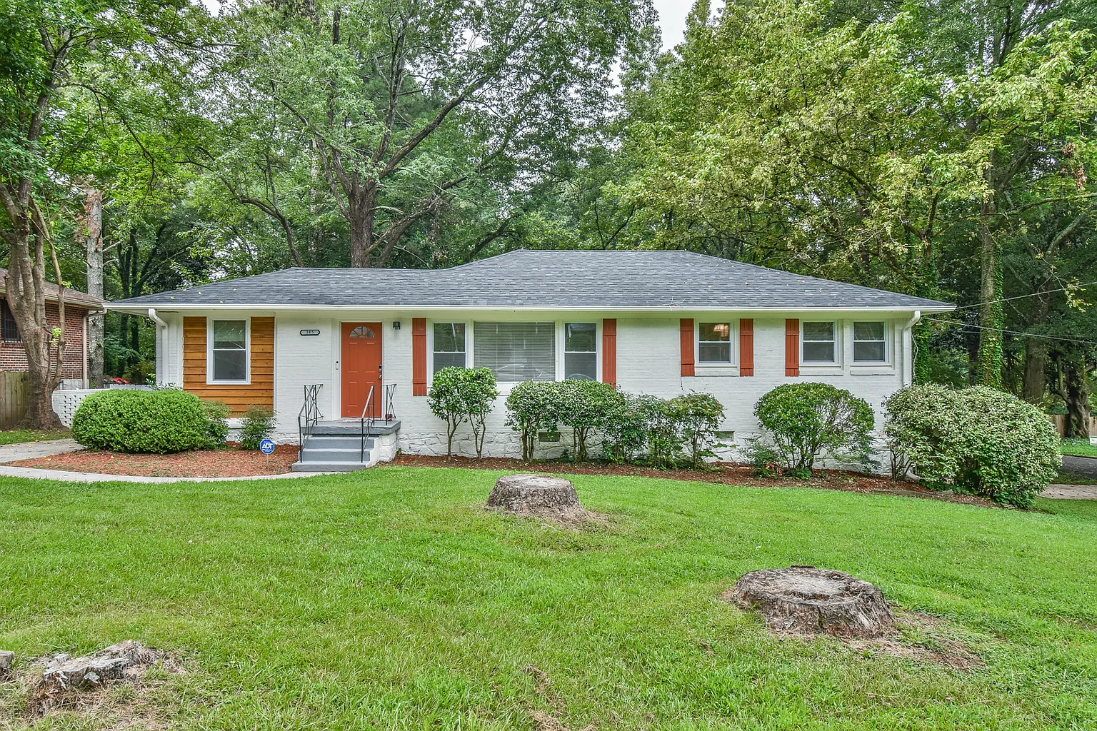 385 Carey Dr SE photo 1