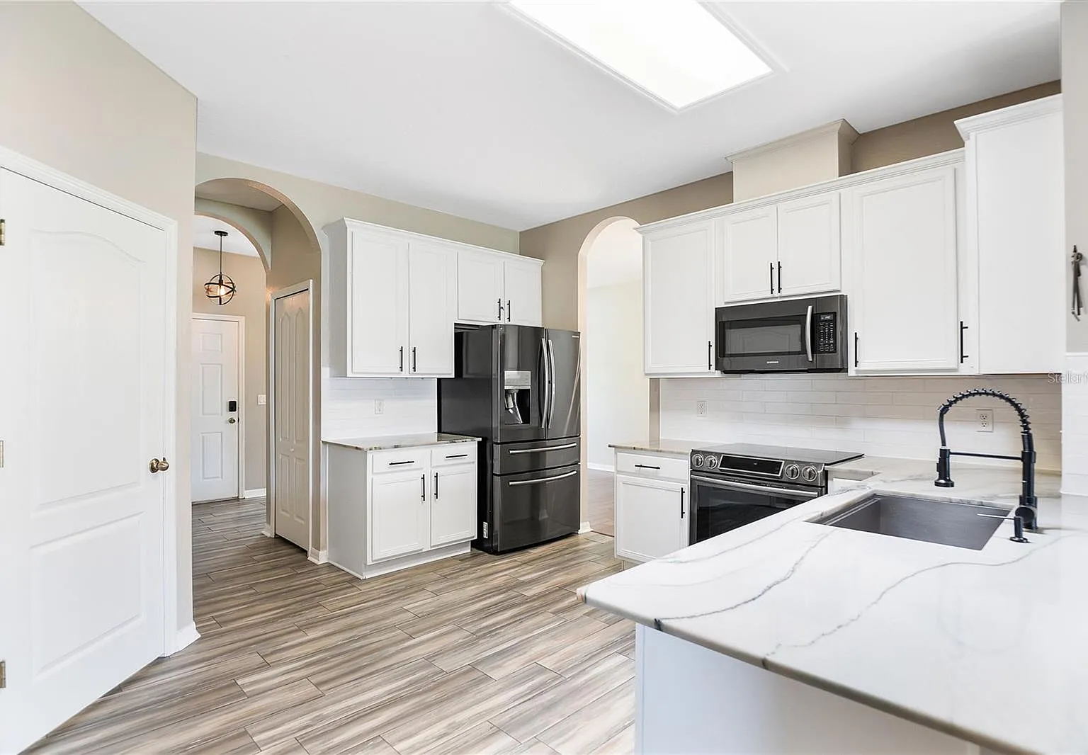 4 bed, 1865 sqft, $2,800 — Photo 3