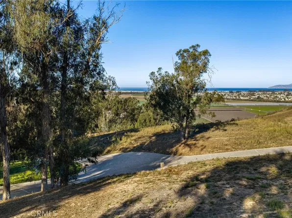 2 Castle Bluff Rd, Arroyo Grande, CA 93420
