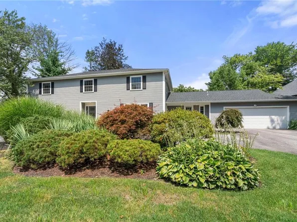 145 E Hill Dr, Cranston, RI 02920