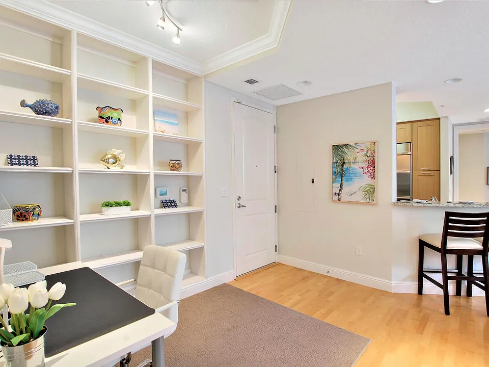 701 S Olive Ave #2008