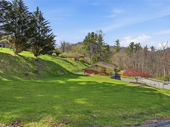 4th image of 163 Hidden Valley Circle