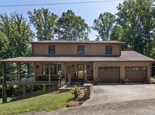 17 Brittian Park Dr, Arden, NC 28704