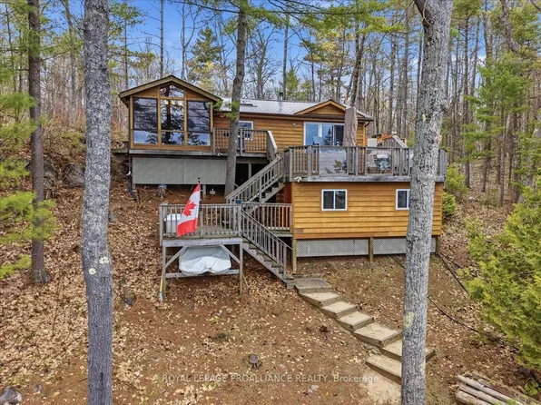 2069 Browns Bay Ln, North Frontenac, ON K0H 1K0