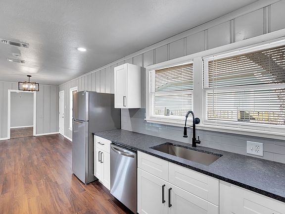 4th image of 413 Shaw St