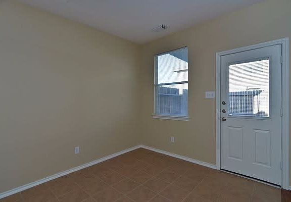 4th image of 6207 Stoney Creek Dr