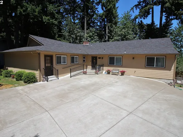 13208 NE Village Green Dr, Vancouver, WA 98684