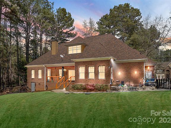 3rd image of 8909 Radford Ct