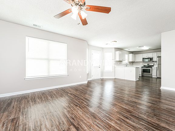 4th image of 404 Canoga Ct
