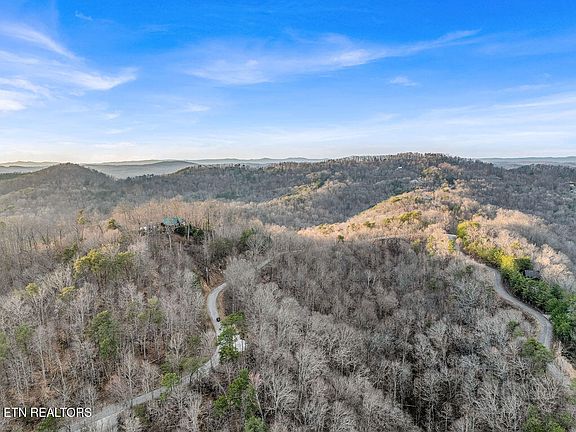 41st image of 31 Ridgeland Dr