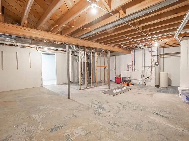 364 E Mac Arthur St — Photo 36