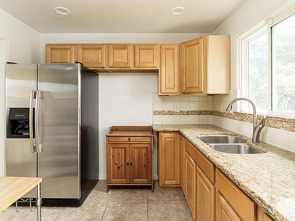 3rd image of 309 Elkwood Ave