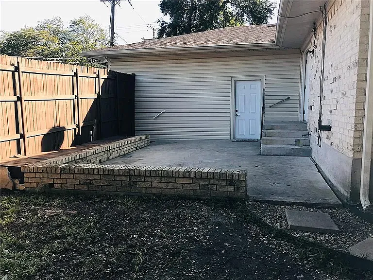 7623 Wellcrest Dr — Photo 15