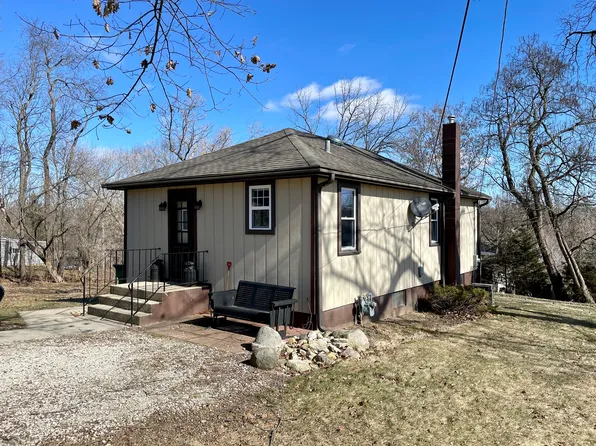 06N139 Hillside Dr, Saint Charles, IL 60175