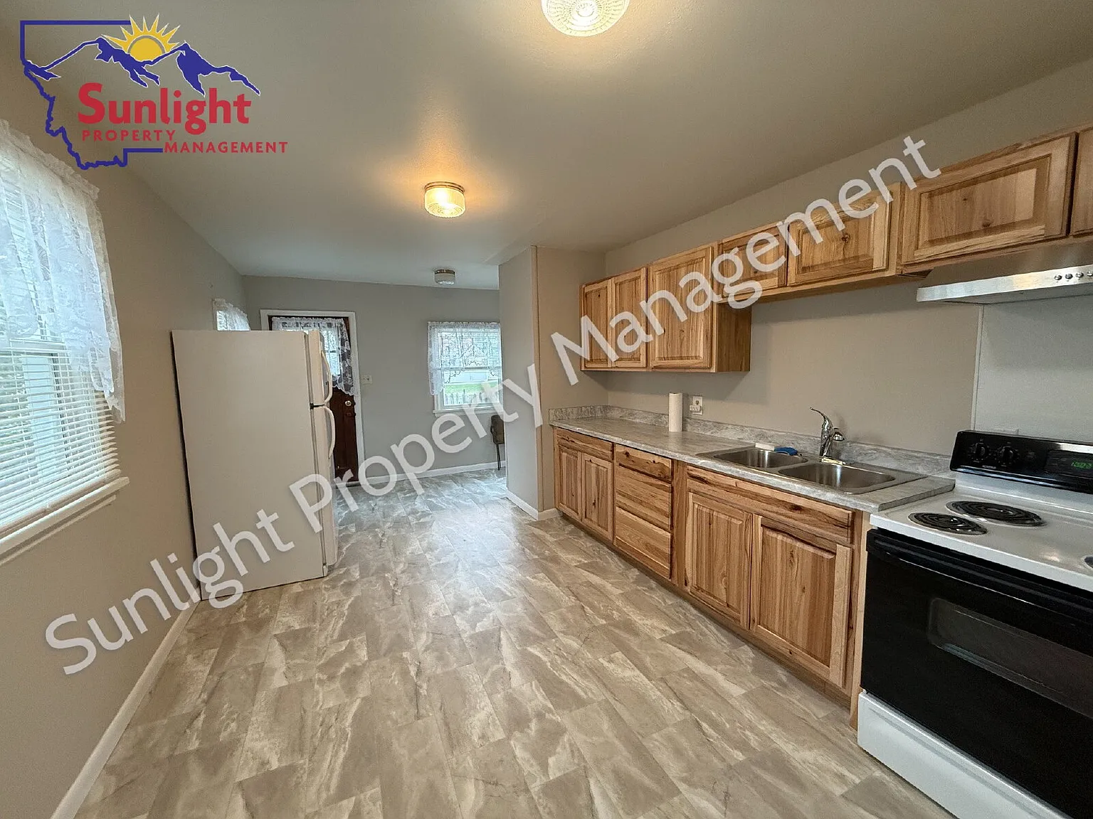 2 bed, 1.0 bath, 905 sqft, $1,295 — Photo 2